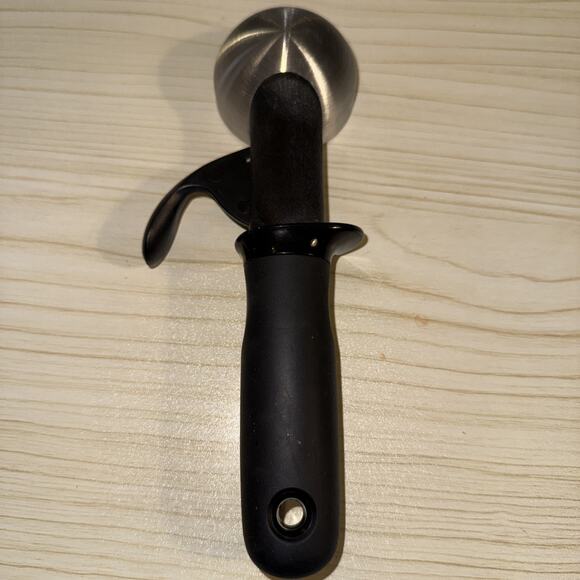 OXO Good Grips Trigger Scoop - Stainless Steel - Dishwasher Safe, Portion - Picture 2 of 4